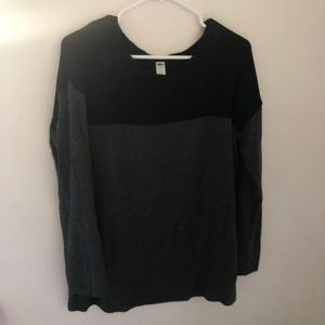Color block black/grey maternity sweater